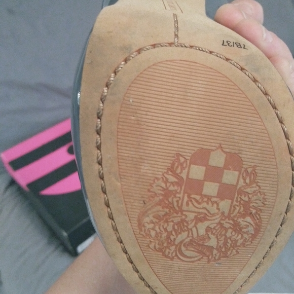 High heels - Picture 15 of 16